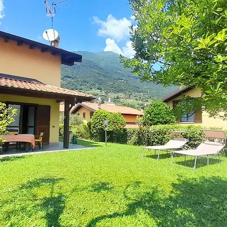 With Lovely Garden, Tremezzina Holiday home Lenno