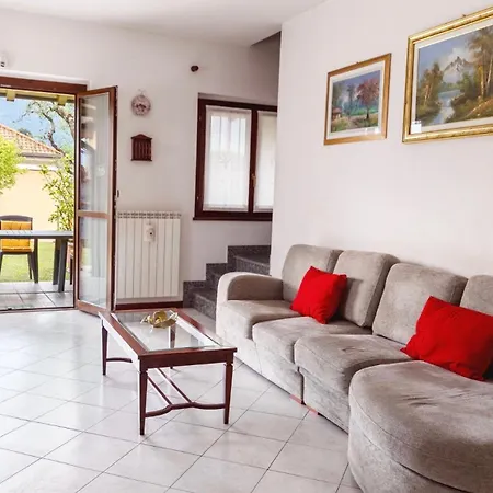 Holiday home With Lovely Garden, Tremezzina Lenno