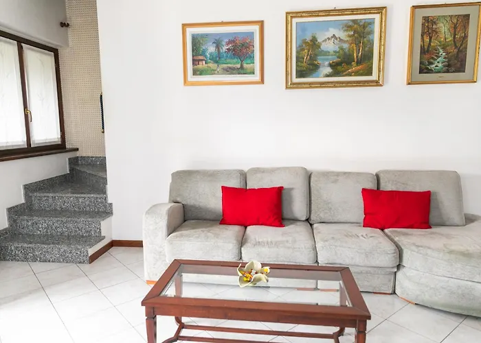 Semesterbostad With Lovely Garden, Tremezzina