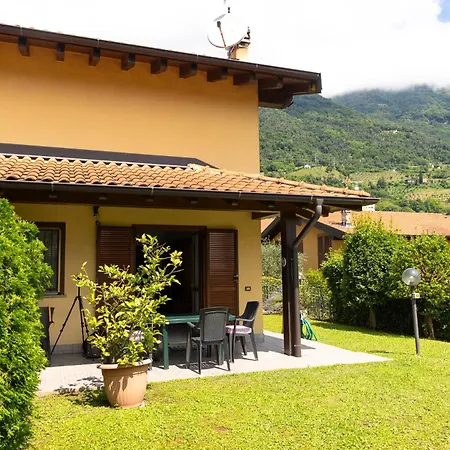 Сasa de vacaciones With Lovely Garden, Tremezzina