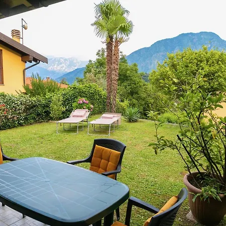 Сasa de vacaciones With Lovely Garden, Tremezzina *