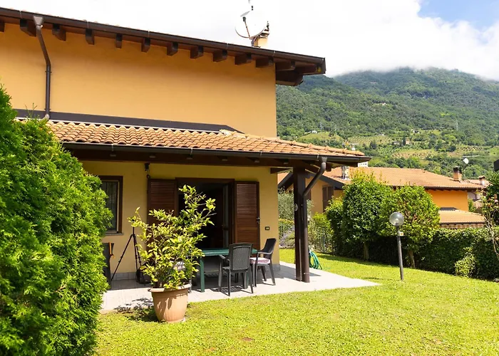 Сasa de vacaciones With Lovely Garden, Tremezzina