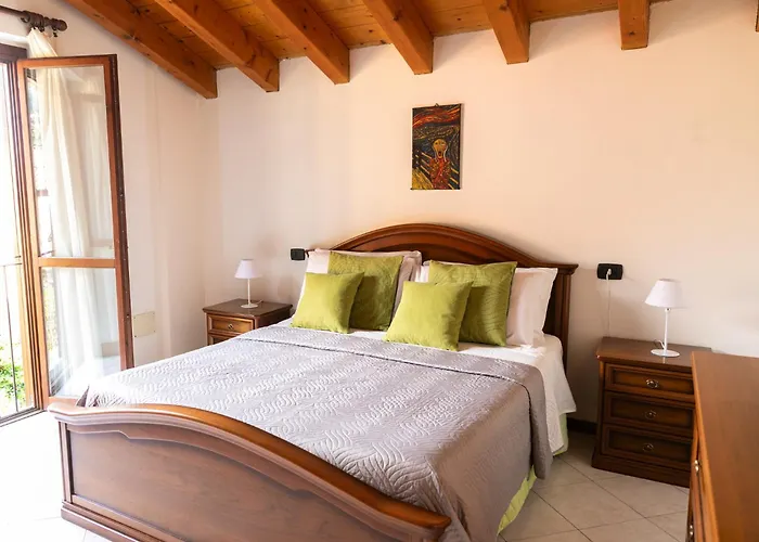 Ferienhaus With Lovely Garden, Tremezzina