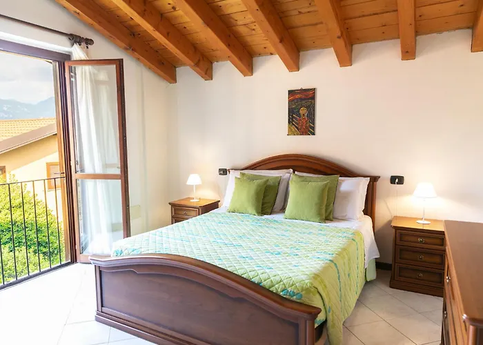 With Lovely Garden, Tremezzina