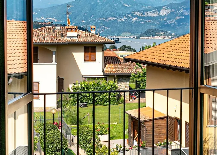 Casa Margherita, With Lovely Garden Lenno